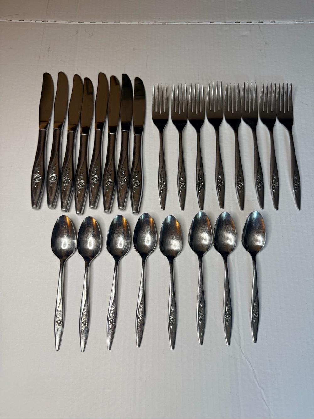 Complete 24-Pc Oneida Lasting Rose Stainless Flatware Set - 3 Pc Service for 8